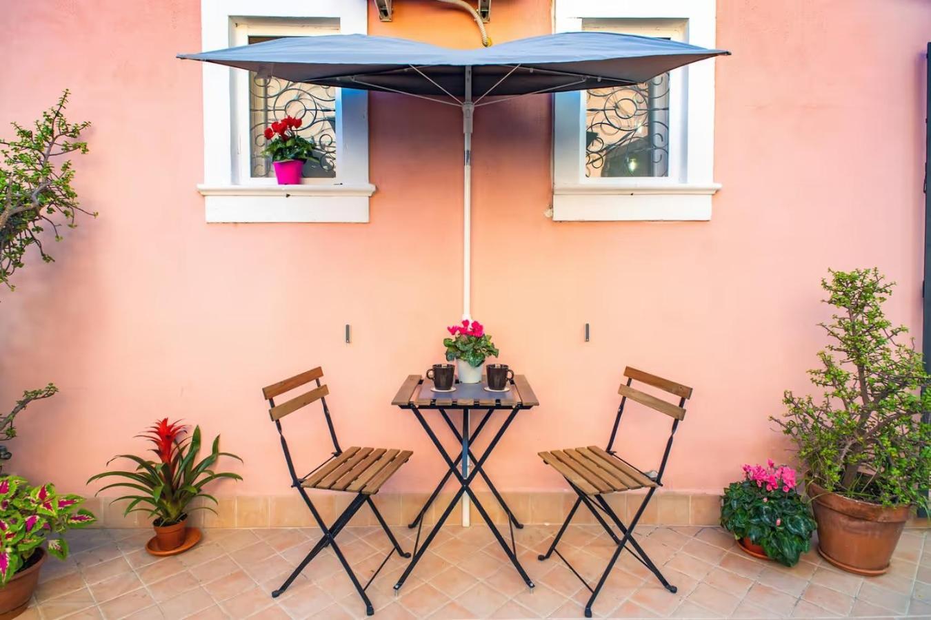 Tropical Holiday House CTA Exterior photo