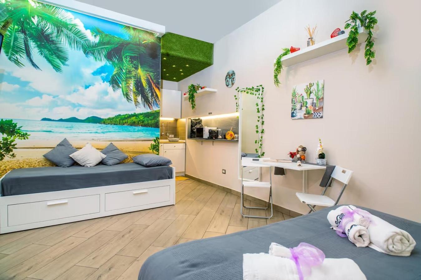 Tropical Holiday House CTA Exterior photo