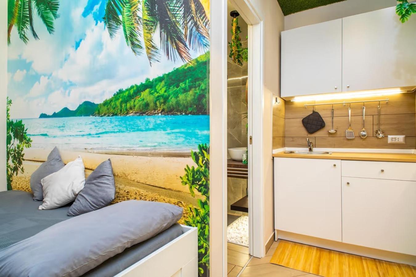 Tropical Holiday House CTA Exterior photo