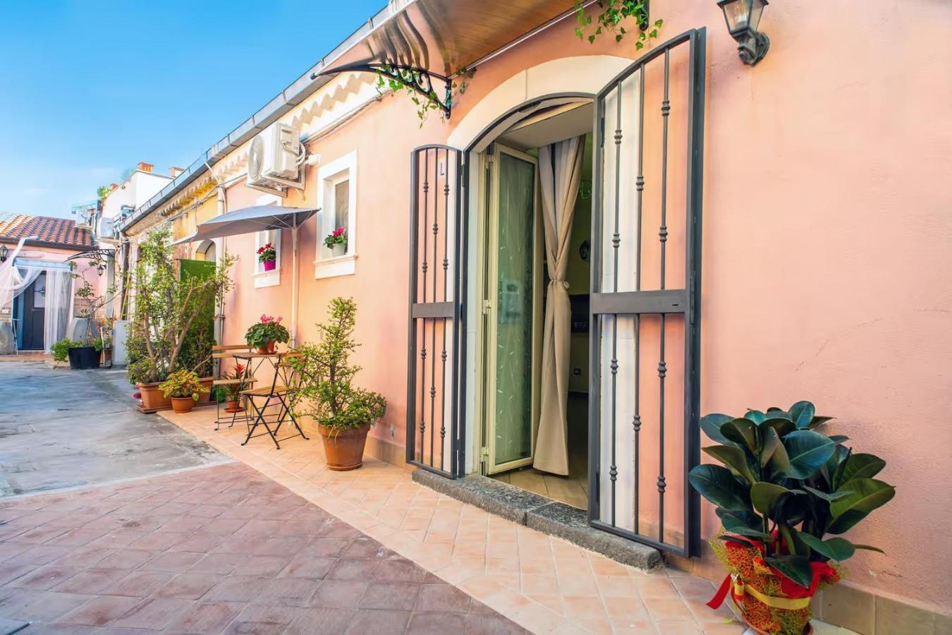Tropical Holiday House CTA Exterior photo